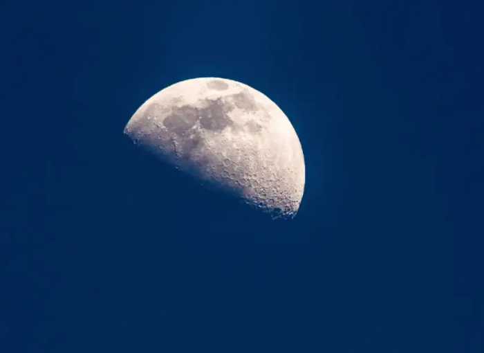 公元1110年5月5日，月亮在天上离奇消失，900年后科学家还原真相