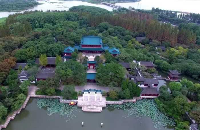 上海最大的淡水湖，面积是杭州西湖的11倍，黄浦江的源头就是它