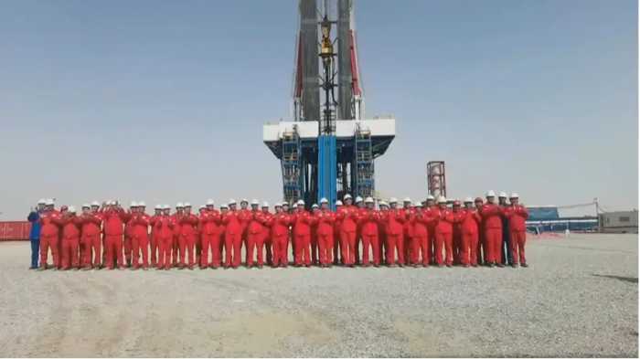 中国新疆钻出亚洲第一口万米直井
